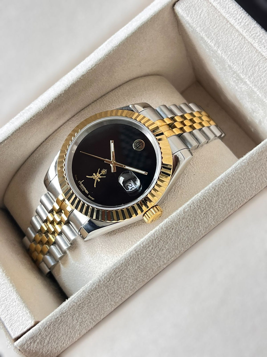 Chairman Geneve OMAN Emblem Dated Black Dial Silver And Gold Chain Gents Watch